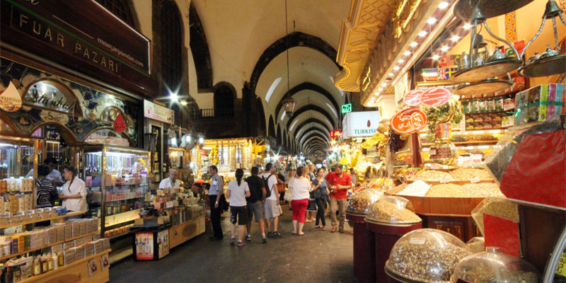 آشنایی با تاریخچه و معماری بازار ادویه فروشان استانبول